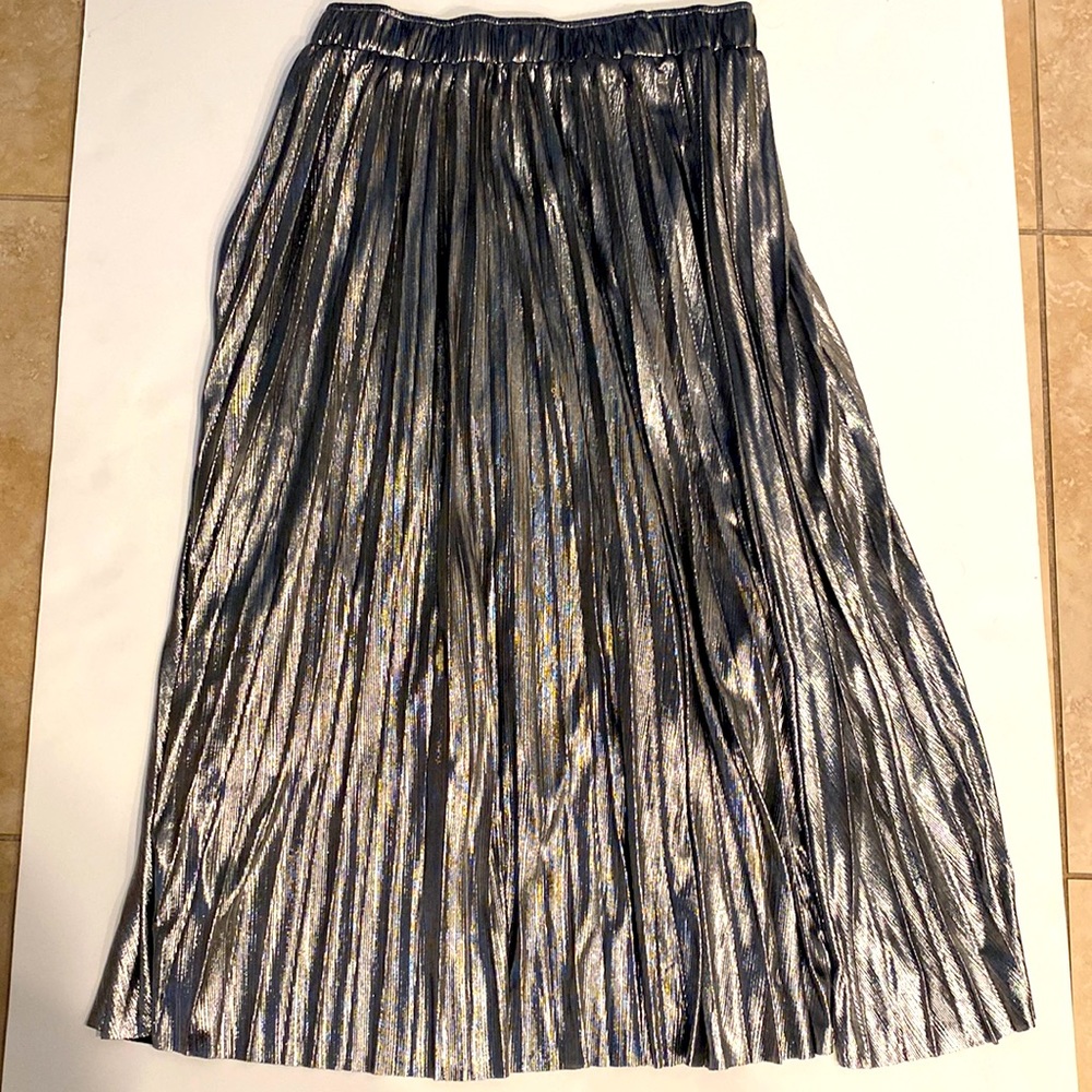 Molly Bracken Pleated silver long skirt size Large